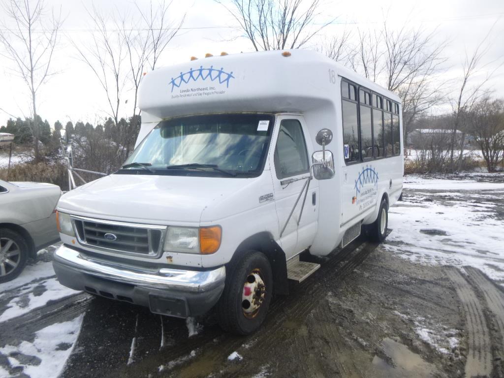 2006 FORD E-450 12 PASSENGER BUS W/ WHEELCHAIR LIF Year: 2006 Make: FORD Mo