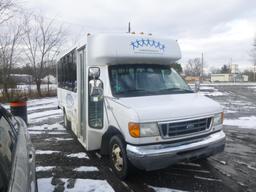 2006 FORD E-450 12 PASSENGER BUS W/ WHEELCHAIR LIF Year: 2006 Make: FORD Mo