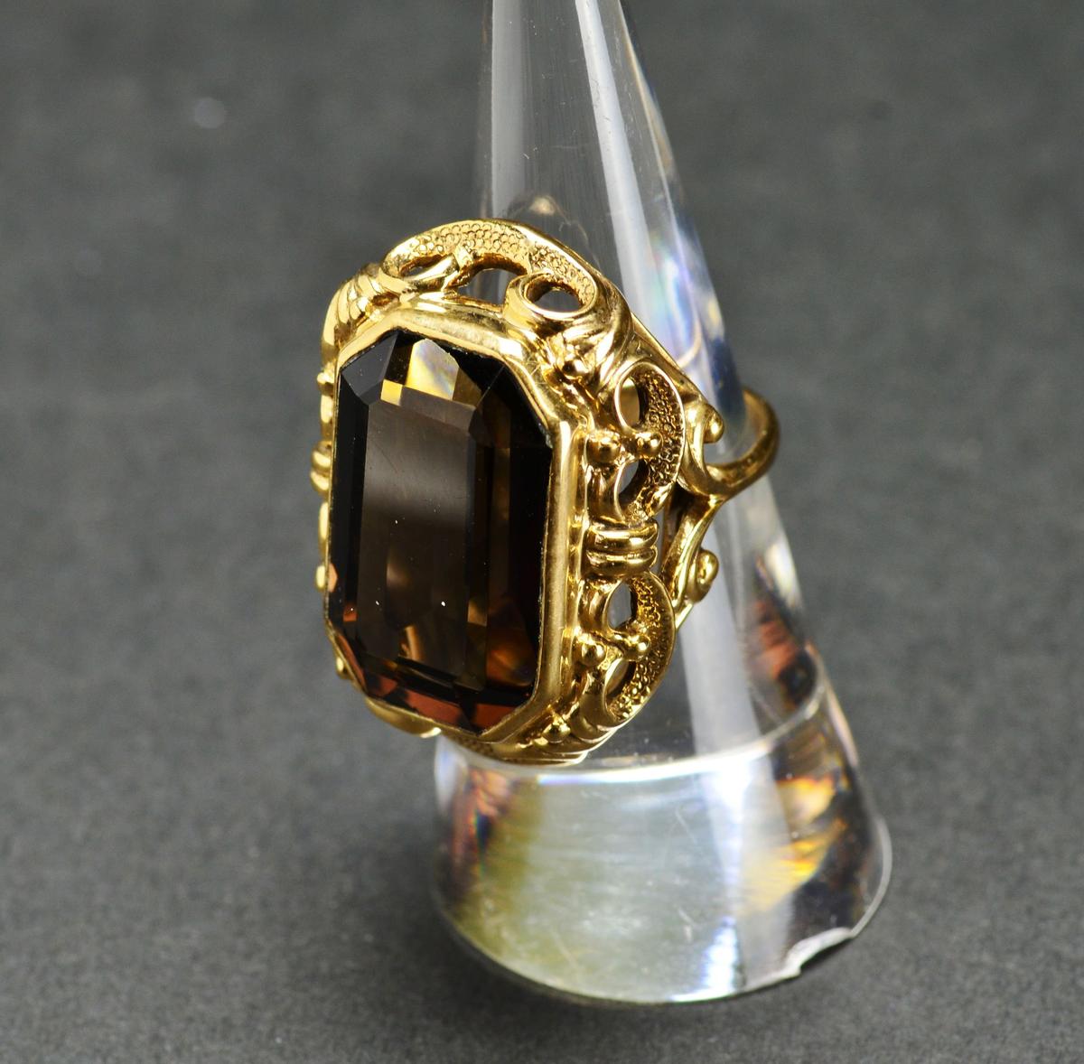 ITEM 105: SMOKEY QUARTZ SOLITAIRE RING IN Y GOLD