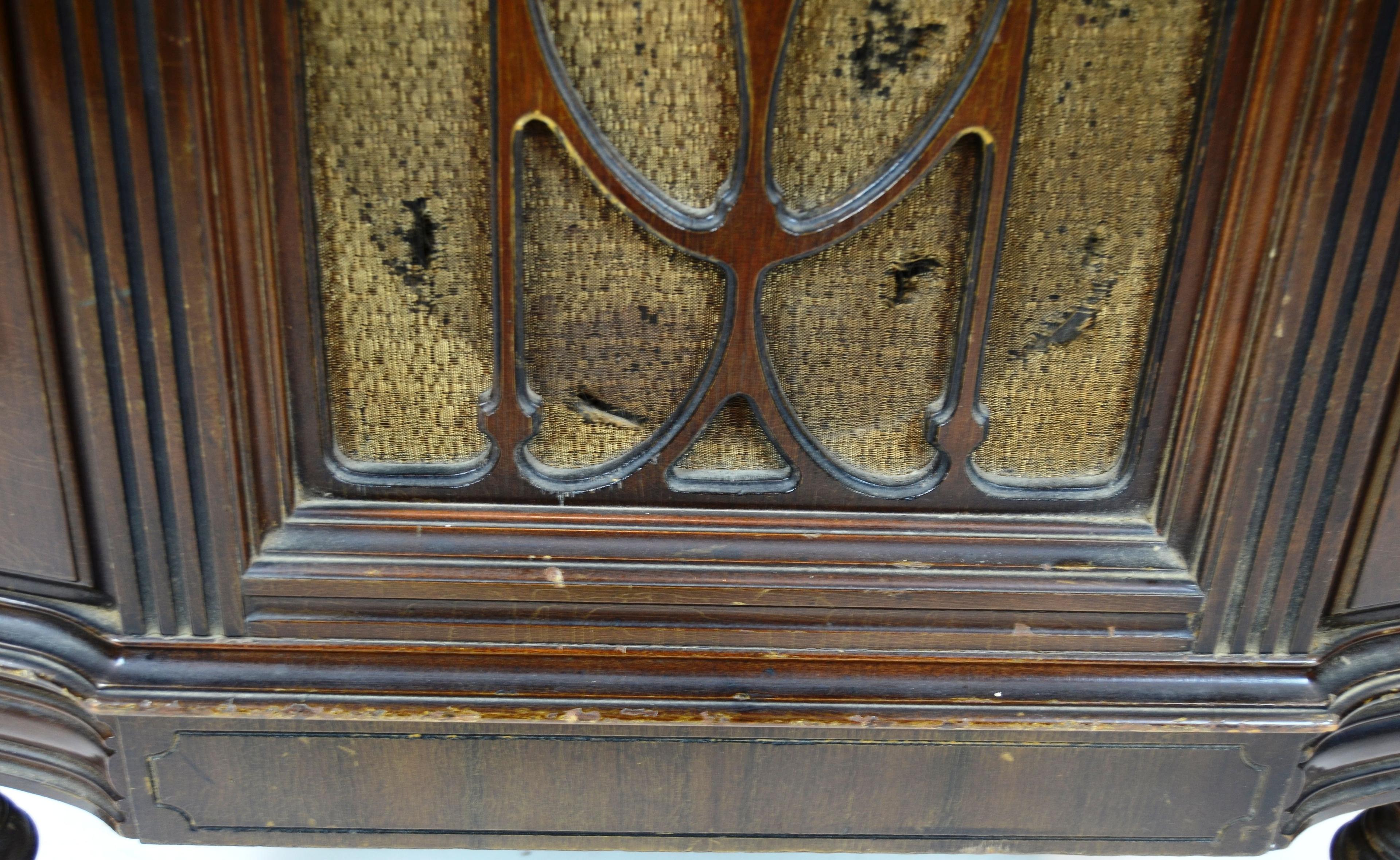 Antique Philco Radio Floor Model 90L Superheterodyne, C. 1931