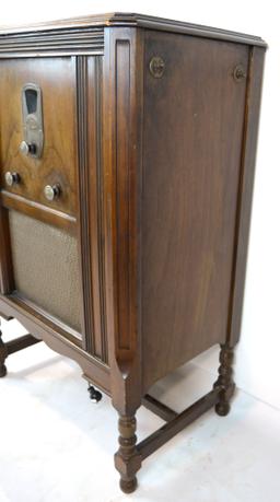 Antique Majestic Radio Floor Model 90-B C. 1929