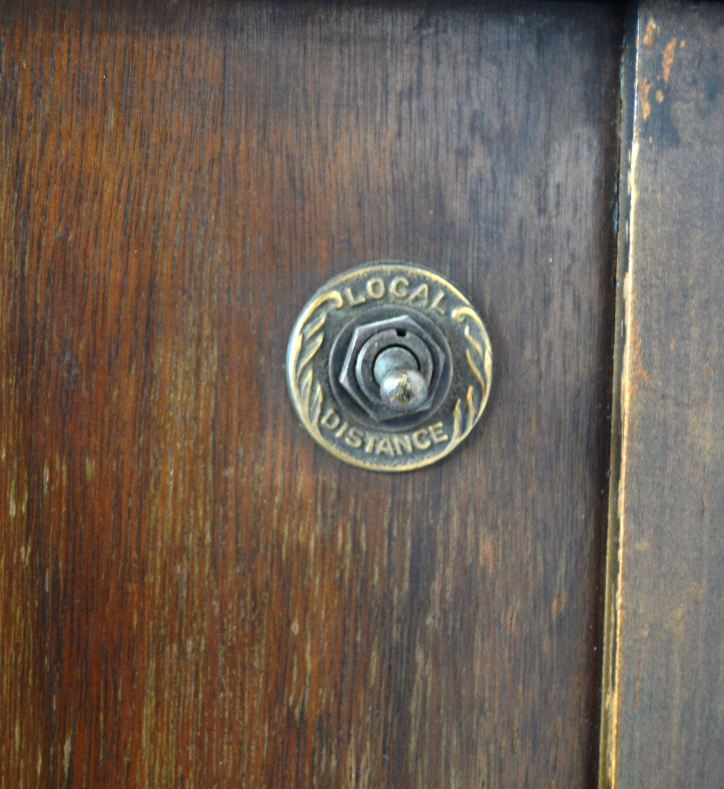 Antique Majestic Radio Floor Model 90-B C. 1929