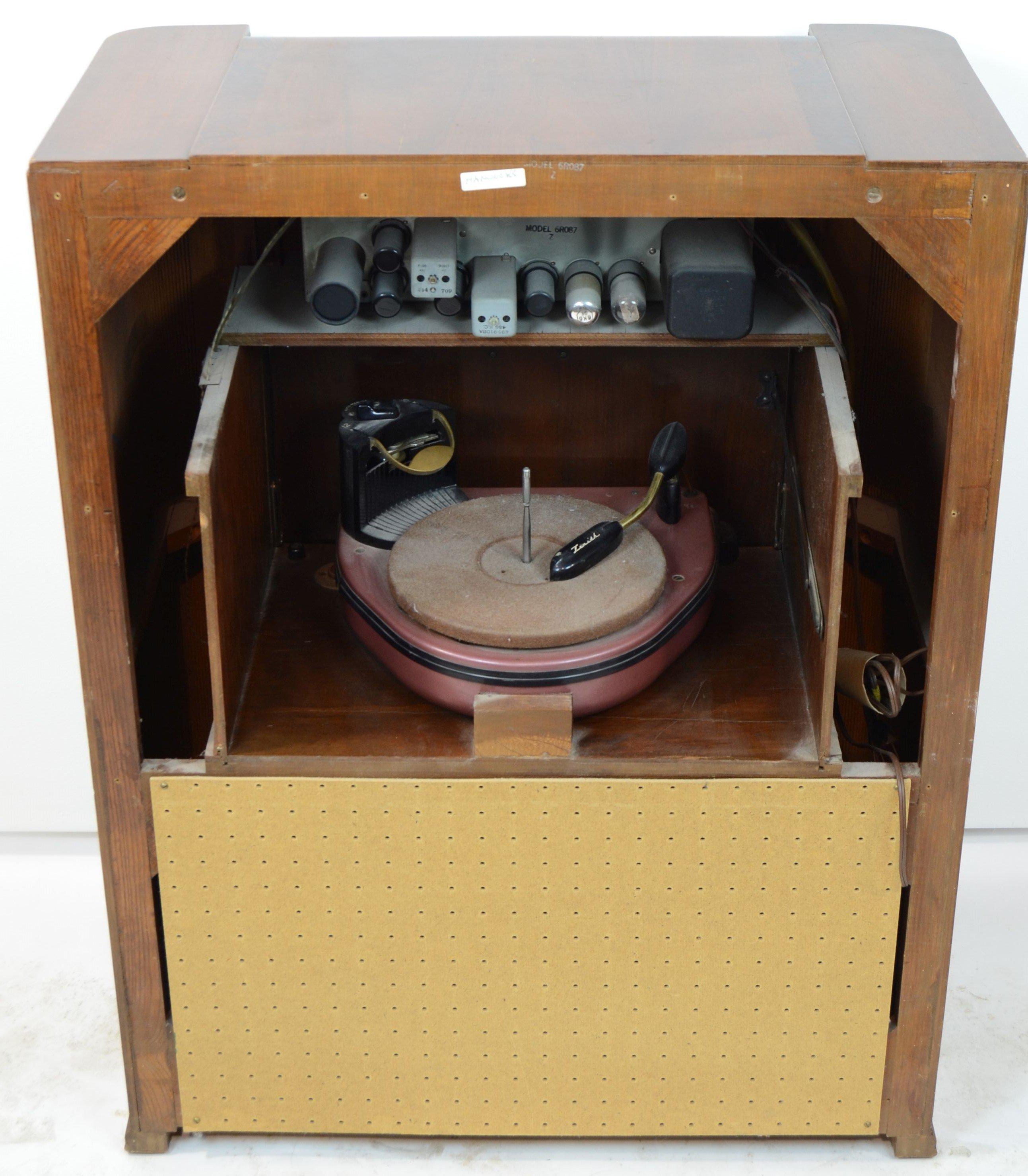 Antique Zenith Radio Floor Model Console 6-R-087