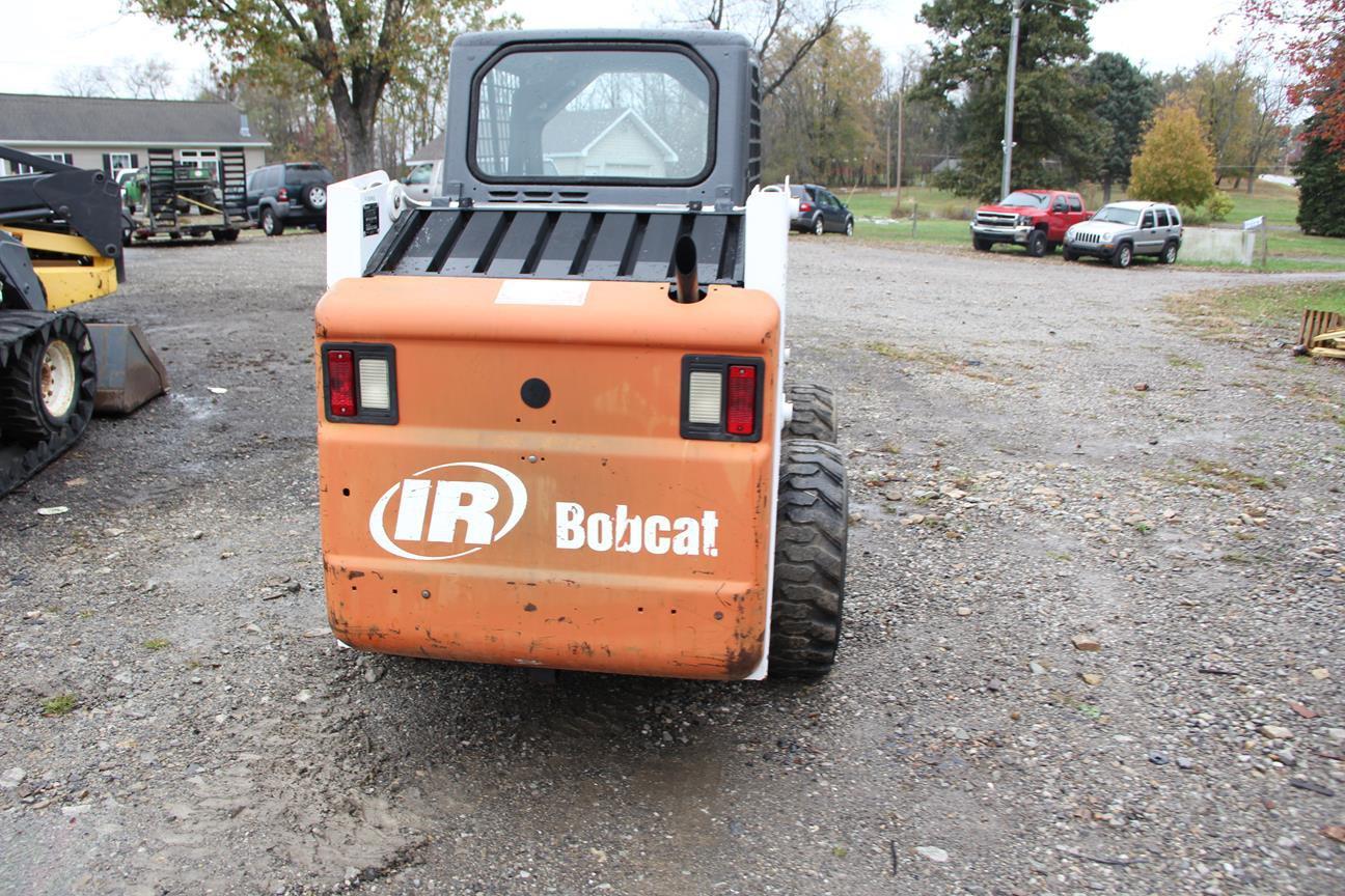 Bobcat IR 753 skid loader