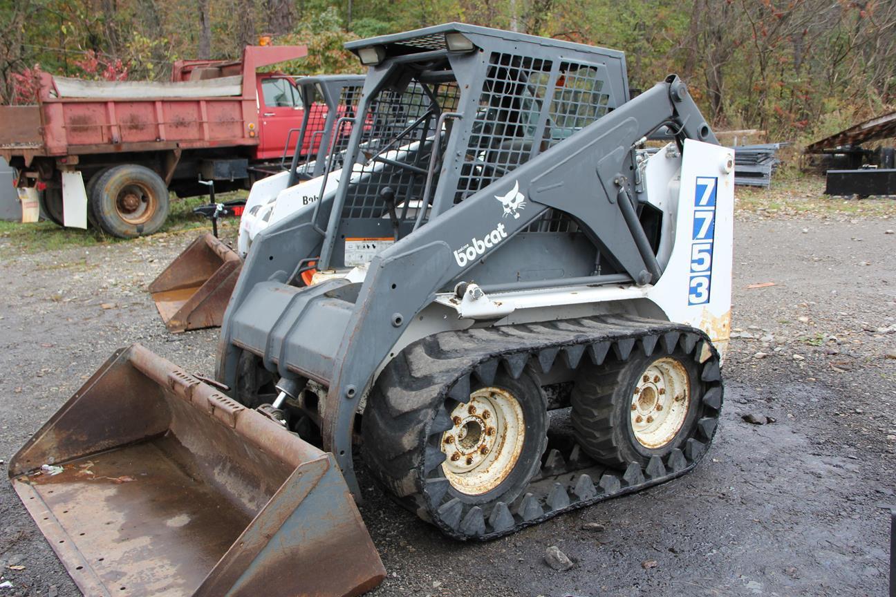 Bobcat 7753 skid loader