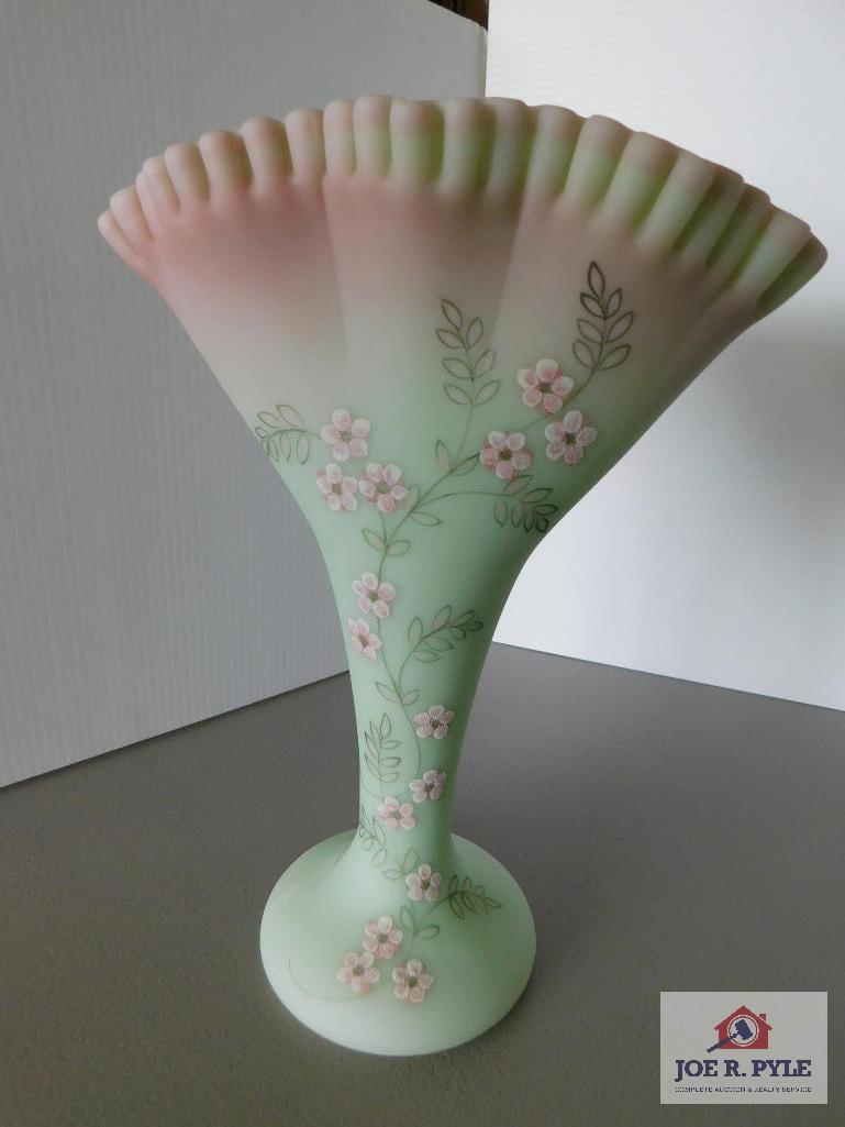 Fan Vase w/ Crimped Top/Burmese Susan Bryan V.I.P 2005