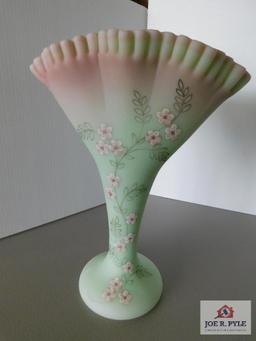 Fan Vase w/ Crimped Top/Burmese Susan Bryan V.I.P 2005