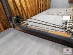 Chain hoist (weight capacity unknown)