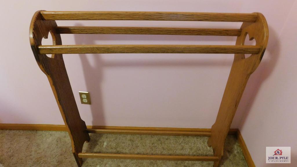 40x37x9 Oak Quilt Rack