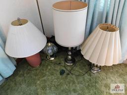 Floor lamps, table lamp, wall d?cor