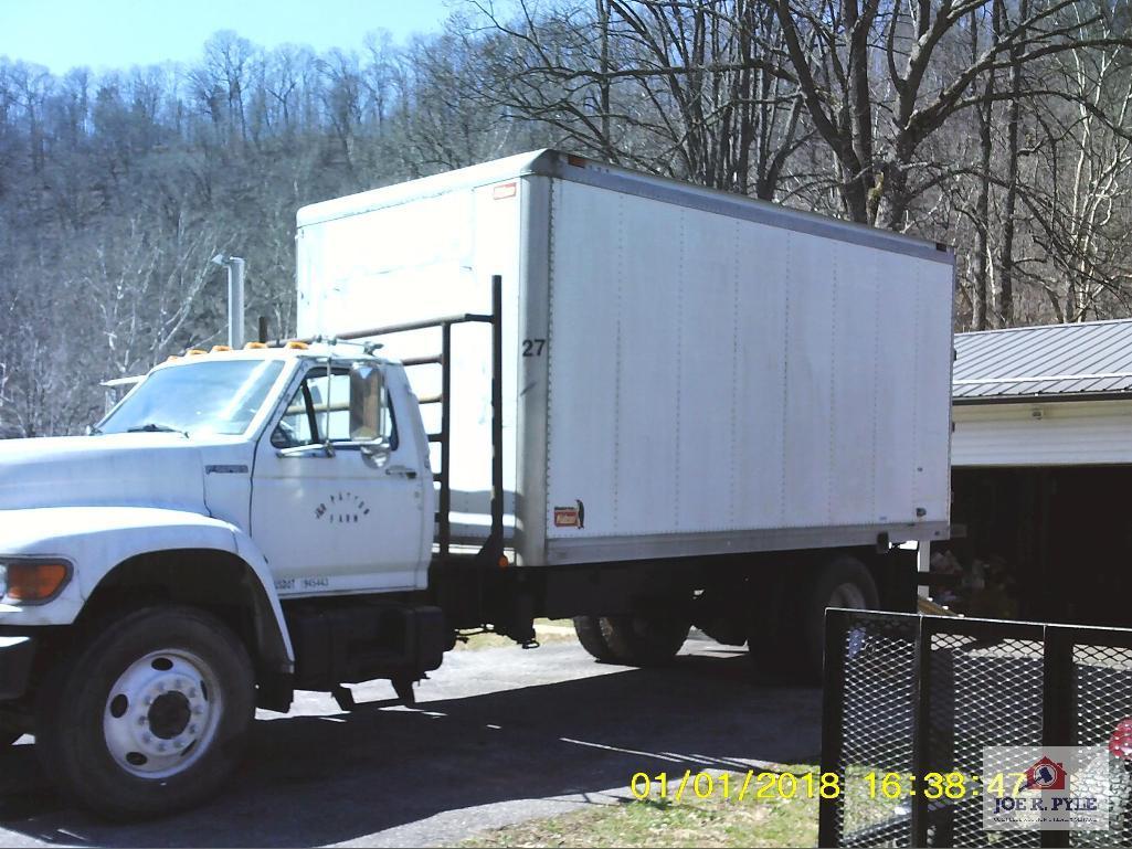 1999 Ford F800 88 K miles