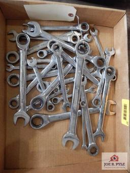 lot of ratchet wrenches metric and standard