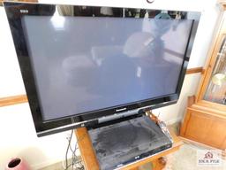 Panasonic TV 42" w/ DVD player