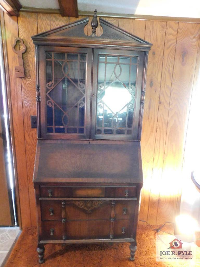 Vintage drop front secretary desk w/ key 32x75x16