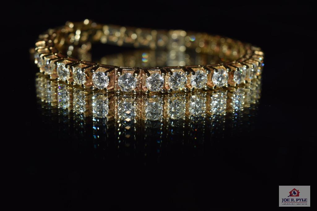 Lady's tennis bracelet