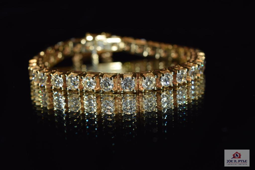 Lady's tennis bracelet