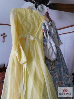 Prairie dress w/hoop, and bonnet 70 era dress