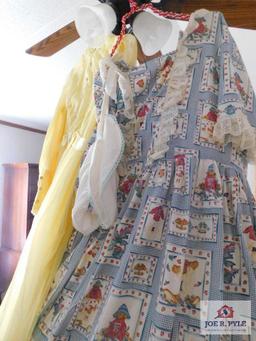 Prairie dress w/hoop, and bonnet 70 era dress