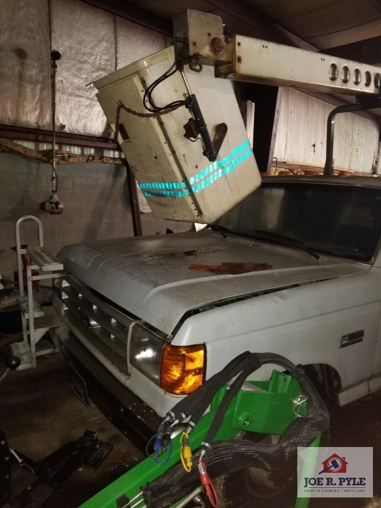 1990 Ford bucket truck with 53,232 miles