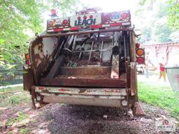 2004 International packer truck 7400 DT466 w 123,294 miles