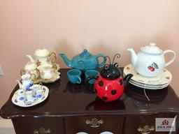 Lot Tea pots on top of side table (not table)