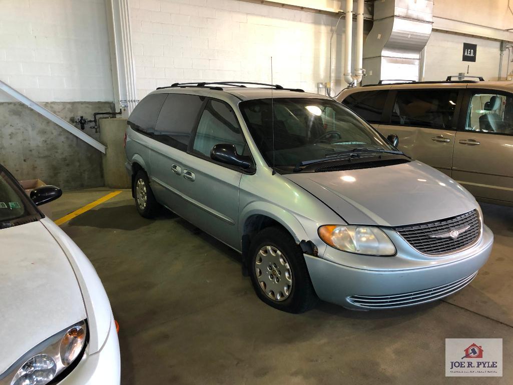 2002 Chrysler Town & Country Van, VIN # 2C4GP443X2R501704