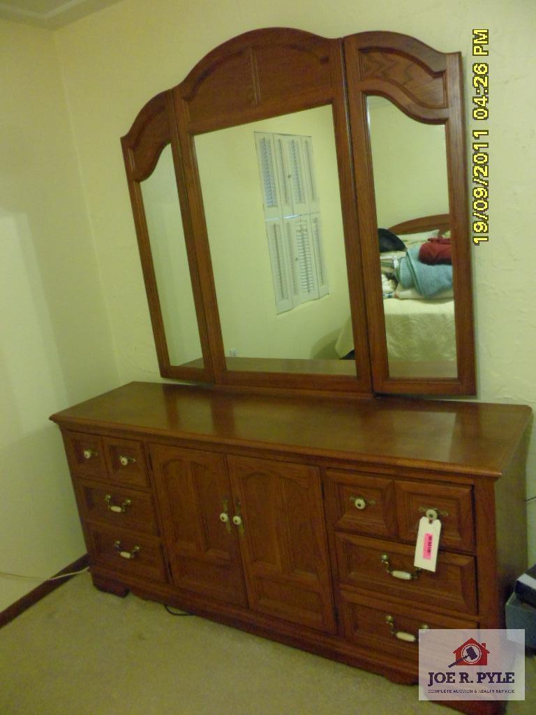 Thomasville dresser & mirror