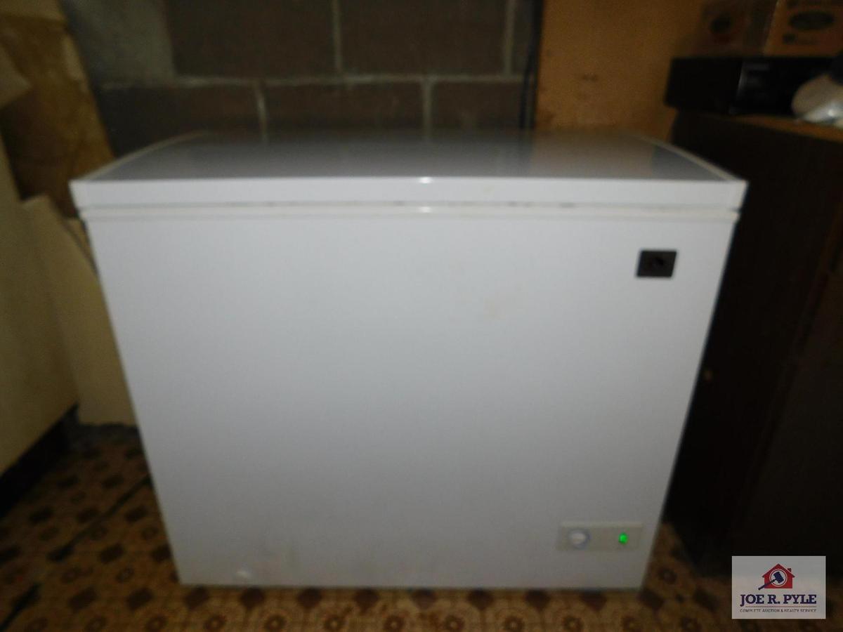 Igloo 7.1 cubic capacity chest freezer