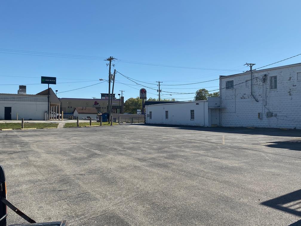 Commercial Building in Milton