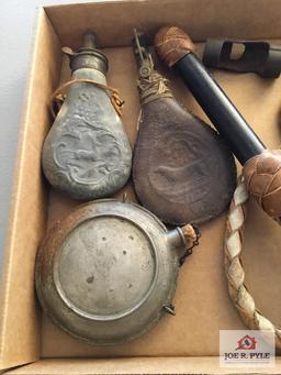 Lot vintage powder horns (?? Reproduction), and leather whip