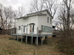 2-Story Home on Kanawha River