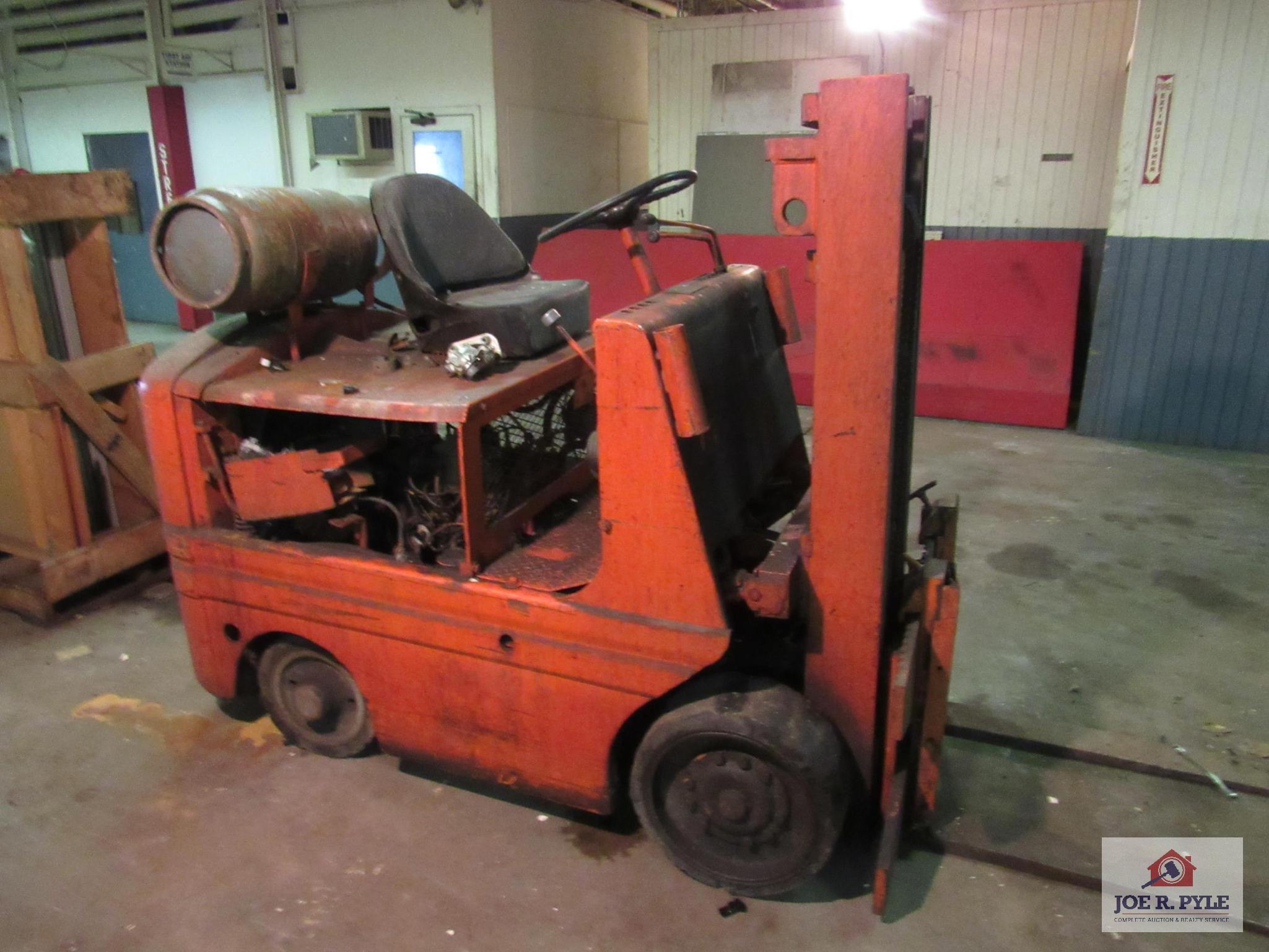 Yale fork truck