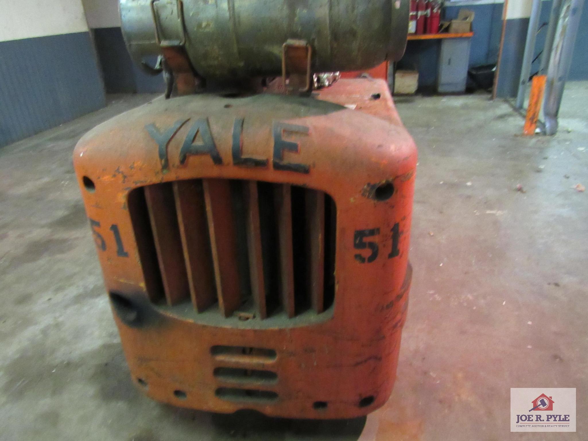 Yale fork truck