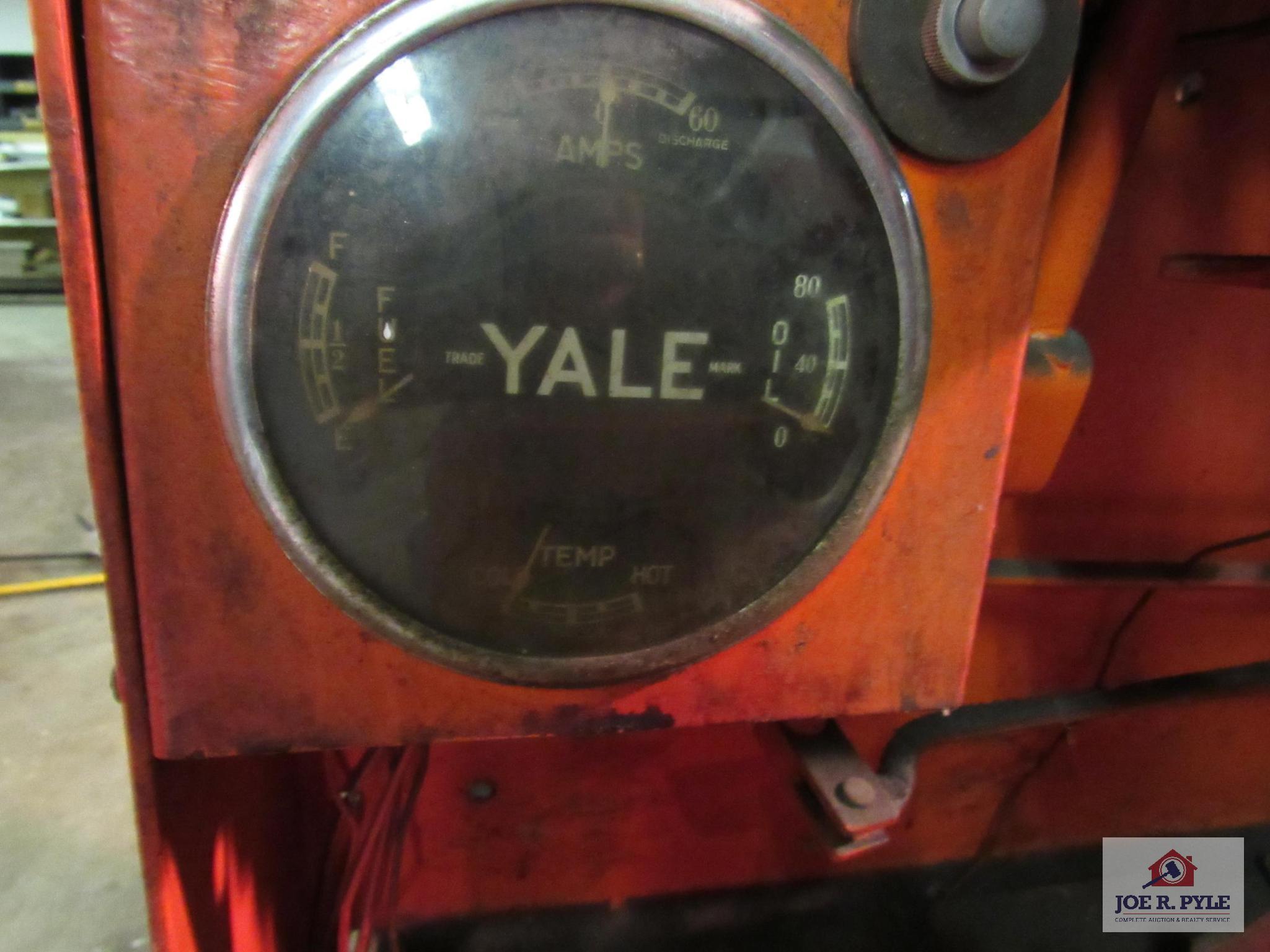 Yale fork truck