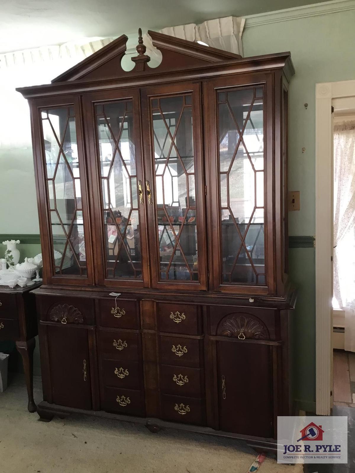 Modern shell pattern china cabinet