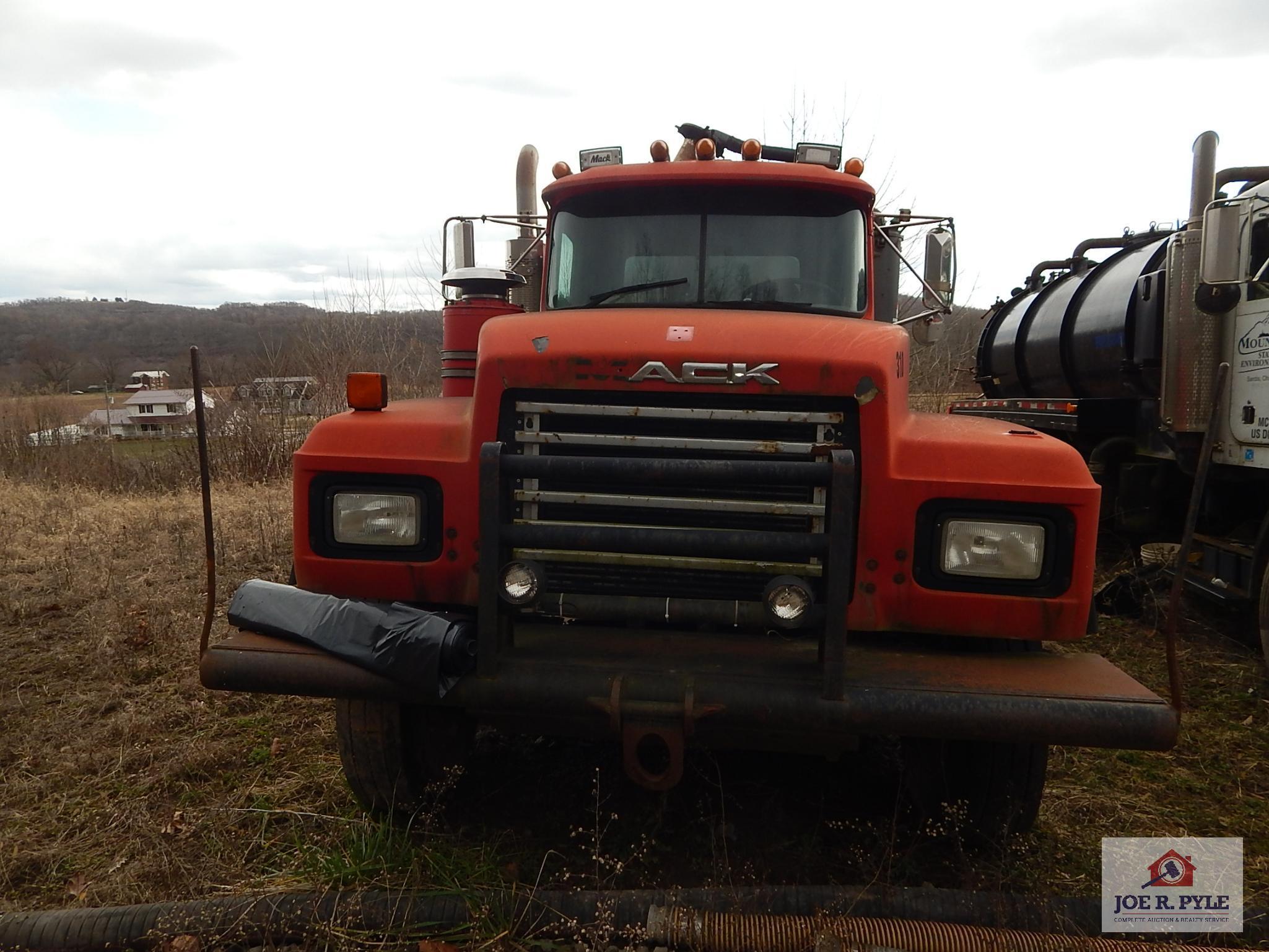 1995 Mack RD688S