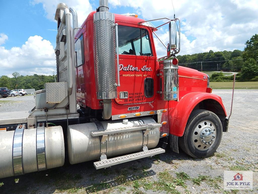 2011 Freightliner tri-axle dry cab w/ wet lines w/ Detroit diesel motor (99388 miles) VIN: