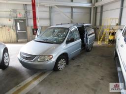 2002 Chrysler Town & Country Van, VIN # 2C4GP443X2R501704