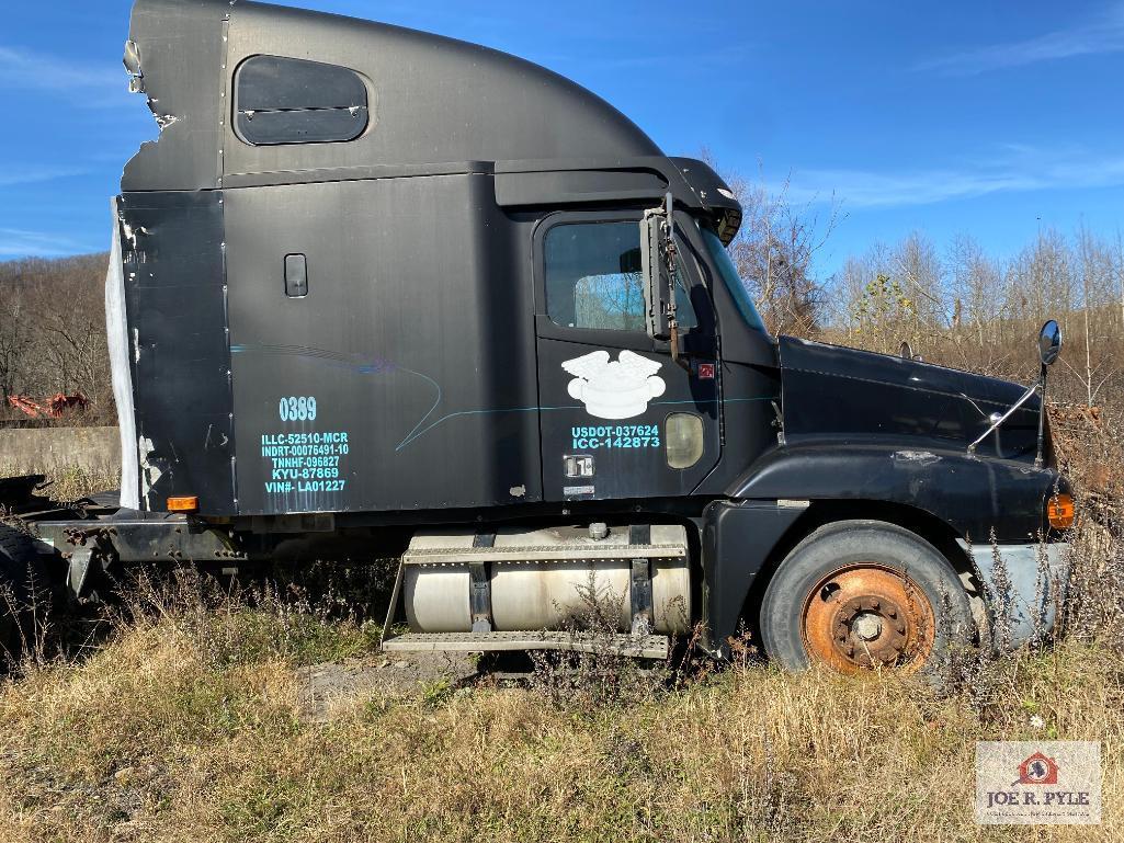 1999 Freightliner Century Class tractor trailer