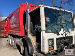 Mack garbage truck Model MR600GK