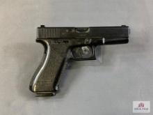 [39] Glock 17 9x19mm, SN: CMD773US