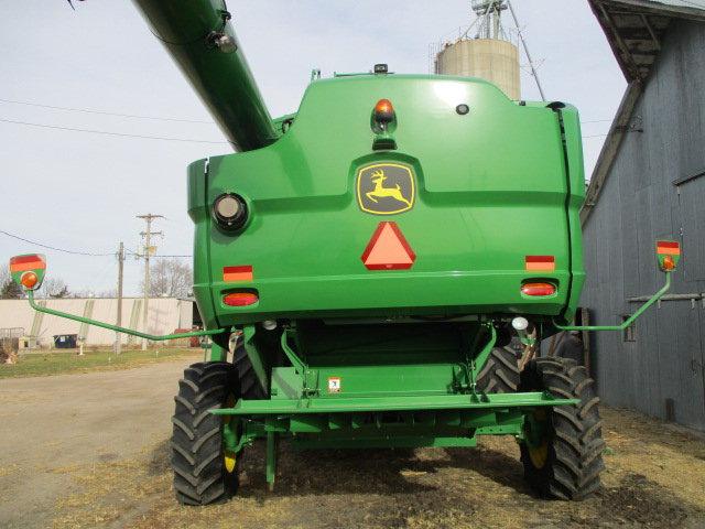 John Deere S660 Combine