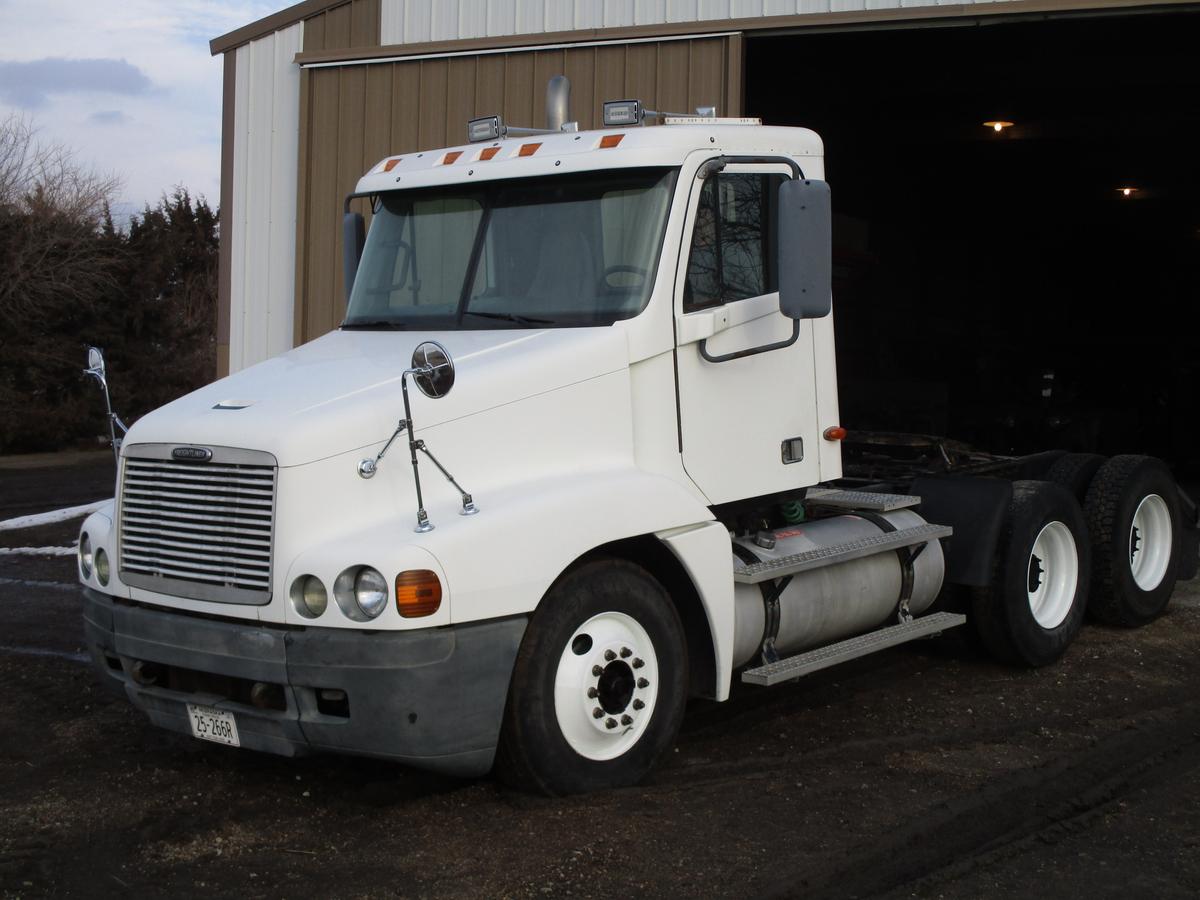 2003 Freightliner T120 Semi Tractor