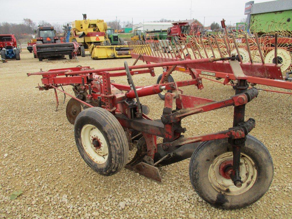 IH 710 5-16 Plow