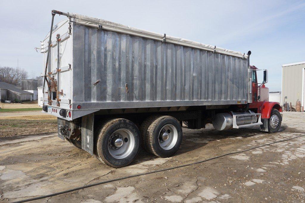 1983 Freightliner FLD 120 Grain Truck Tractor