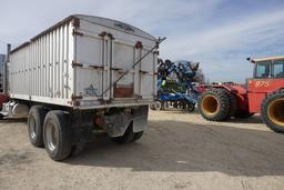 1986 Freightliner FLD 120 Grain Truck Tractor