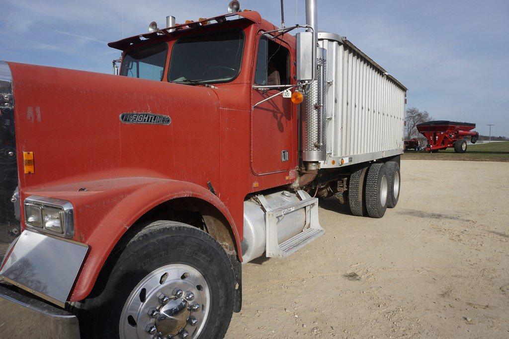 1986 Freightliner FLD 120 Grain Truck Tractor