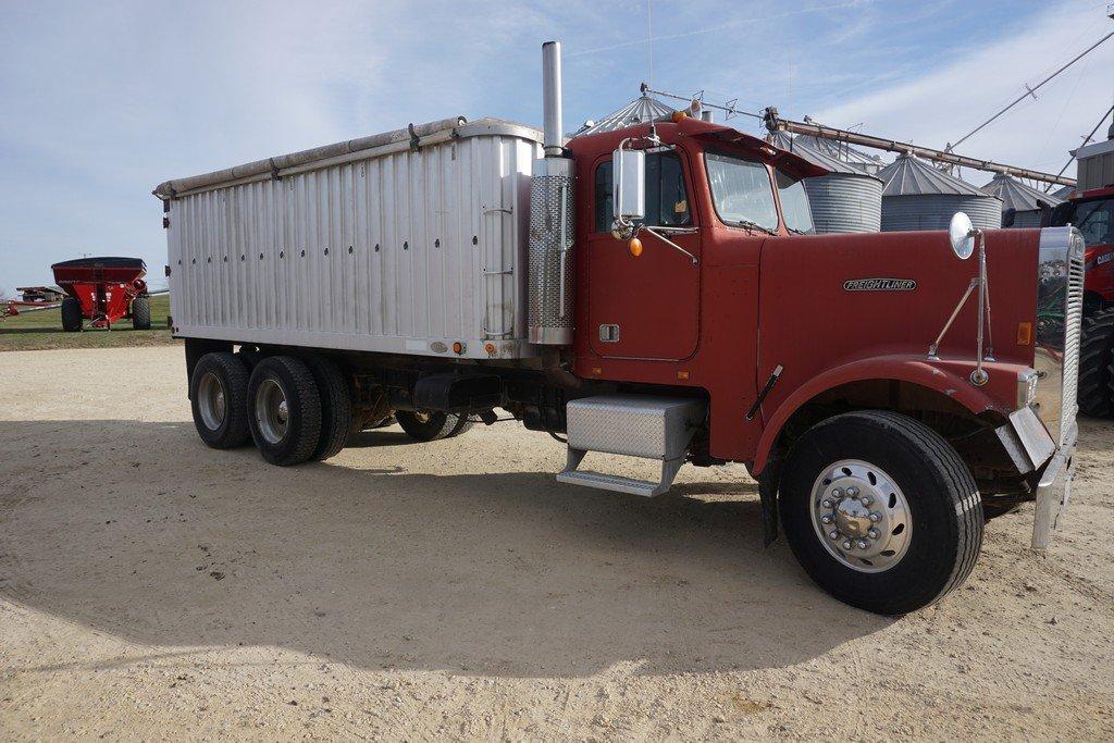 1986 Freightliner FLD 120 Grain Truck Tractor