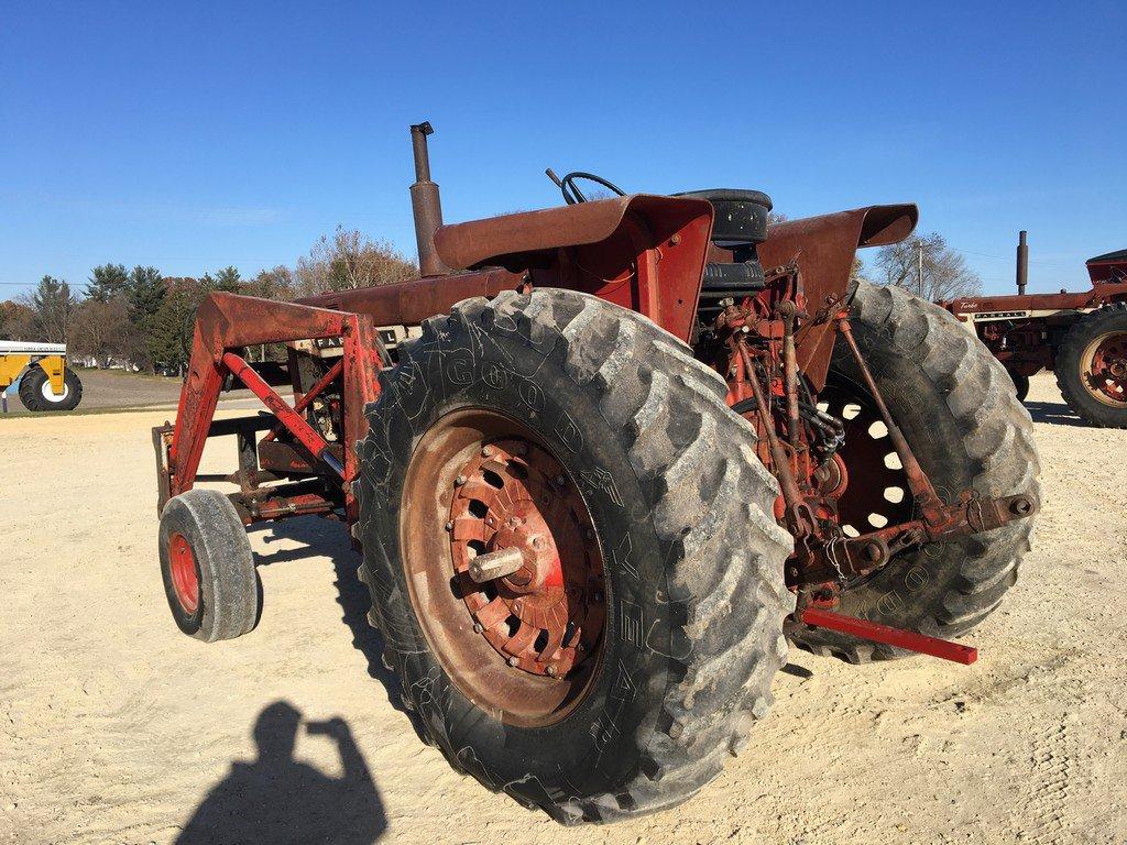 1985 Case IH 806D Tractor