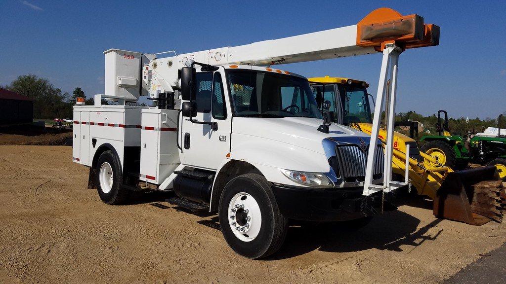 2007 International 4300 DT466 Bucket Truck